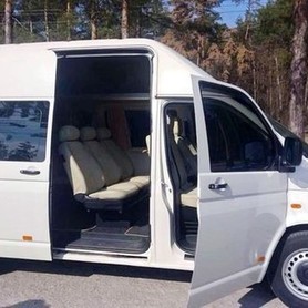 294 Мікроавтобус Volkswagen T5 на 10 місця - авто на весілля у Києві - портфоліо 3