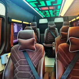 318 Мікроавтобус Mercedes Sprinter - авто на весілля у Києві - портфоліо 3
