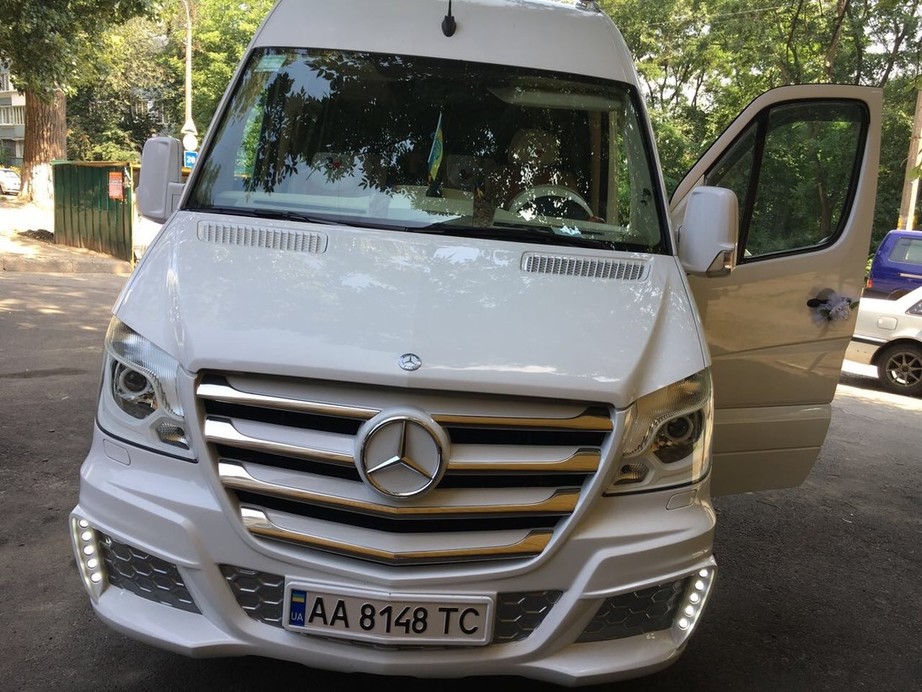 MERCEDES LUXURY SPRINTER WHITE 20passanger 