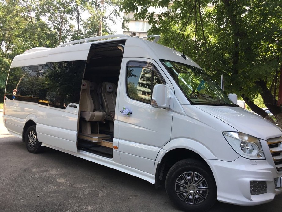 MERCEDES LUXURY SPRINTER WHITE 20passanger 