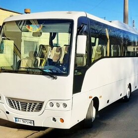 327 Isuzu 30 місць білий - авто на весілля у Києві - портфоліо 1