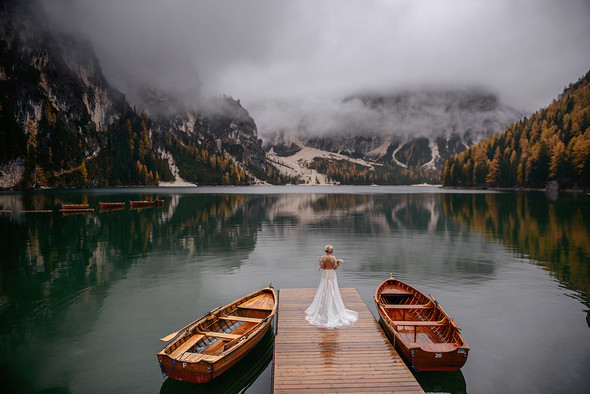 Thaddaeus & Lisa. Lago di Braies. Italy - фото №15