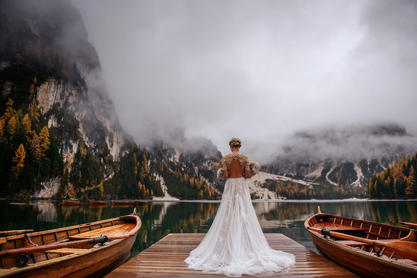 Thaddaeus & Lisa. Lago di Braies. Italy - фото №17
