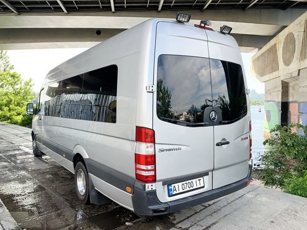 275 Mercedes Sprinter сріблястий 20 місць 