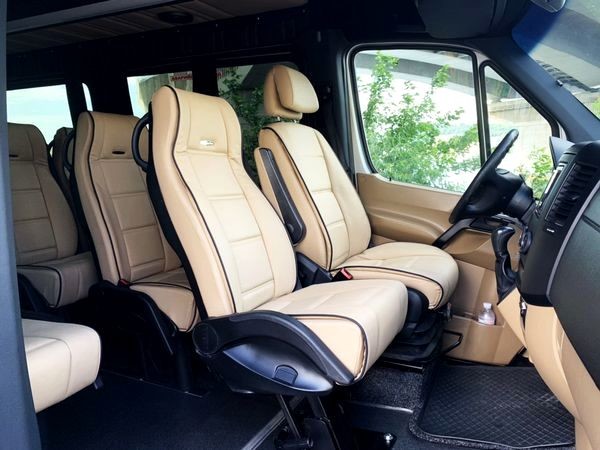 275 Mercedes Sprinter сріблястий 20 місць 