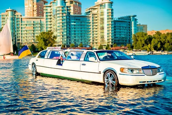 Перший аква Aqua-Limousine у світі!!! 