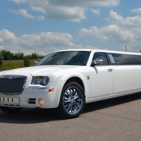 ЛИМУЗИН CHRYSLER С 300 (EXCLUSIVE) - авто на весілля у Києві - портфоліо 3
