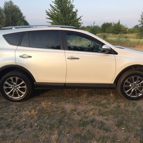 Toyota RAV4 LIMITED - авто на весілля у Броварах - портфоліо 3