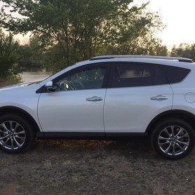 Toyota RAV4 LIMITED - авто на весілля у Броварах - портфоліо 1