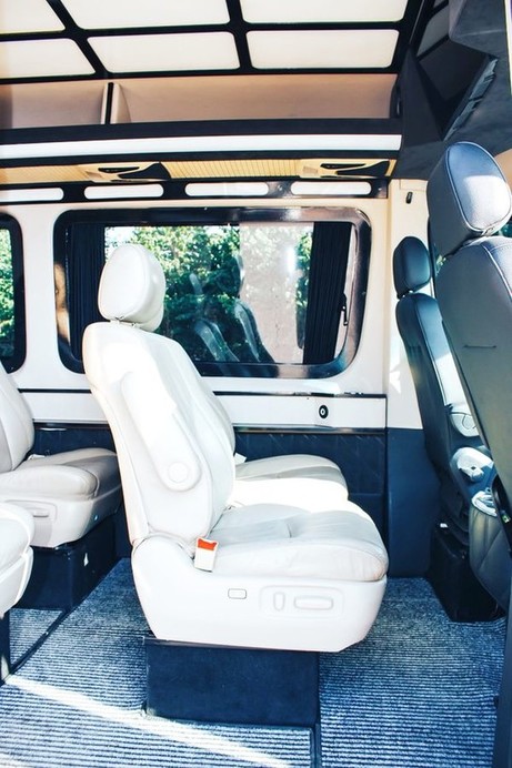 181 Mercedes Sprinter чорний vip 12 місць 