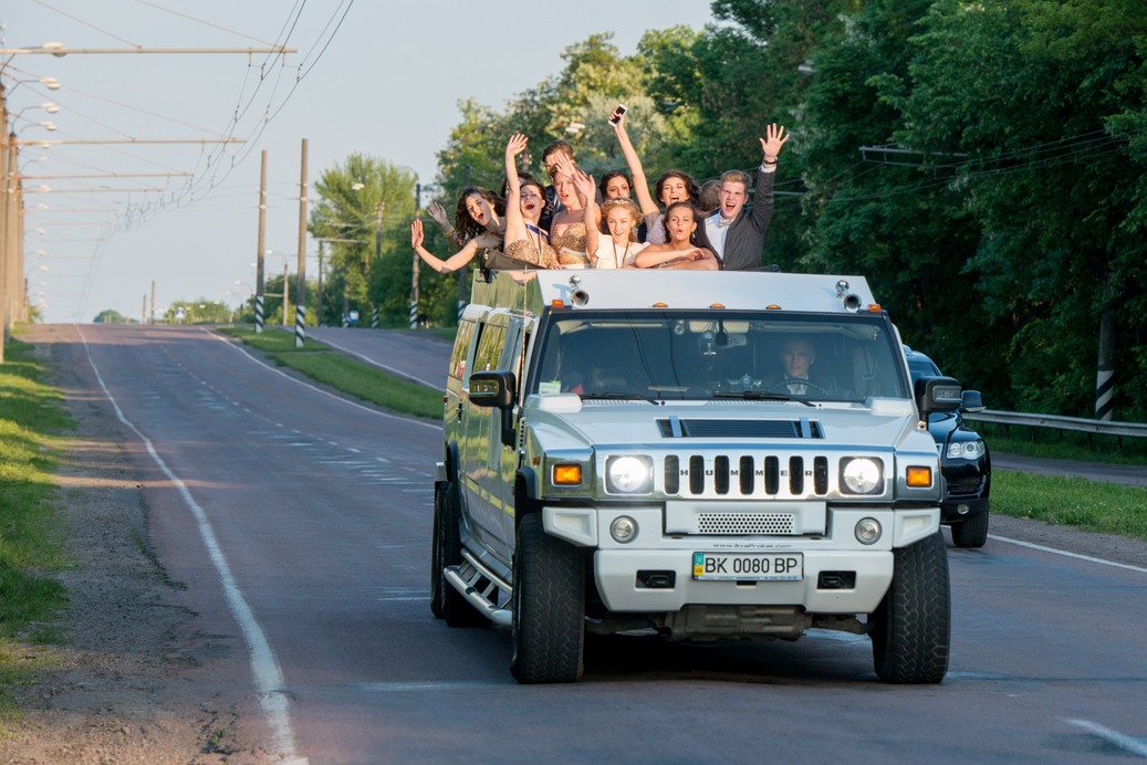 Лімузин  Hummer H2 6 колес  2015 року 