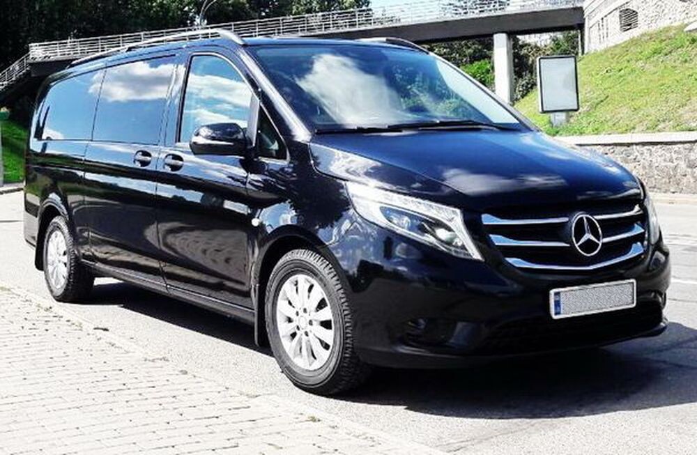 363 Mercedes-Benz V-class мікроавтобус чорний 
