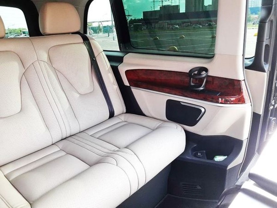 363 Mercedes-Benz V-class мікроавтобус чорний 