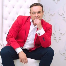 Ведучий Андрей  Александров