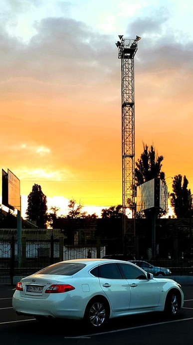 Infiniti M37x  