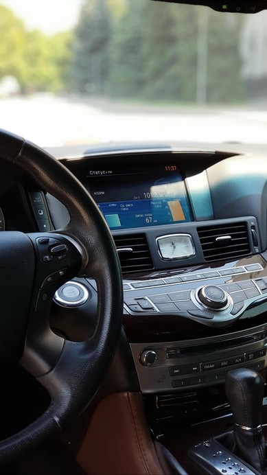 Infiniti M37x  
