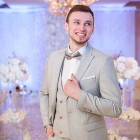 Ведучий Антон  Молодецкий