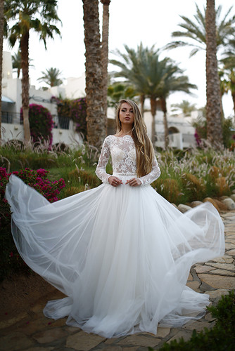 Feliz bride