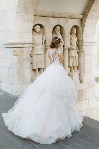 Feliz bride