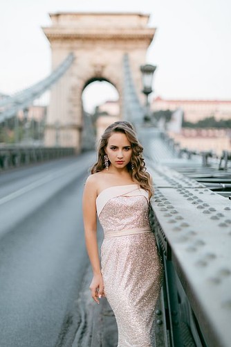 Feliz bride