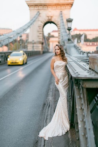Feliz bride