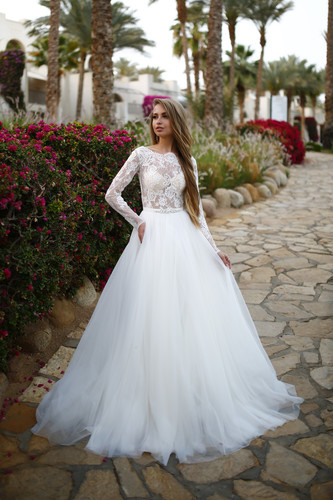 Feliz bride