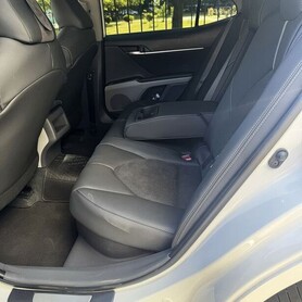 389 Toyota Camry V70 біла орендувати на весілля - авто на весілля у Києві - портфоліо 4