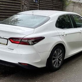 389 Toyota Camry V70 біла орендувати на весілля - авто на весілля у Києві - портфоліо 2