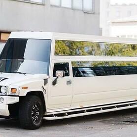 032 Лімузин Mega Hummer H2 Disco - авто на весілля у Києві - портфоліо 2