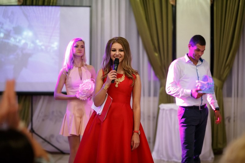 Ведущая Ирина Мешкова