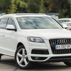 Audi Q7 - авто на весілля у Харкові - портфоліо 1