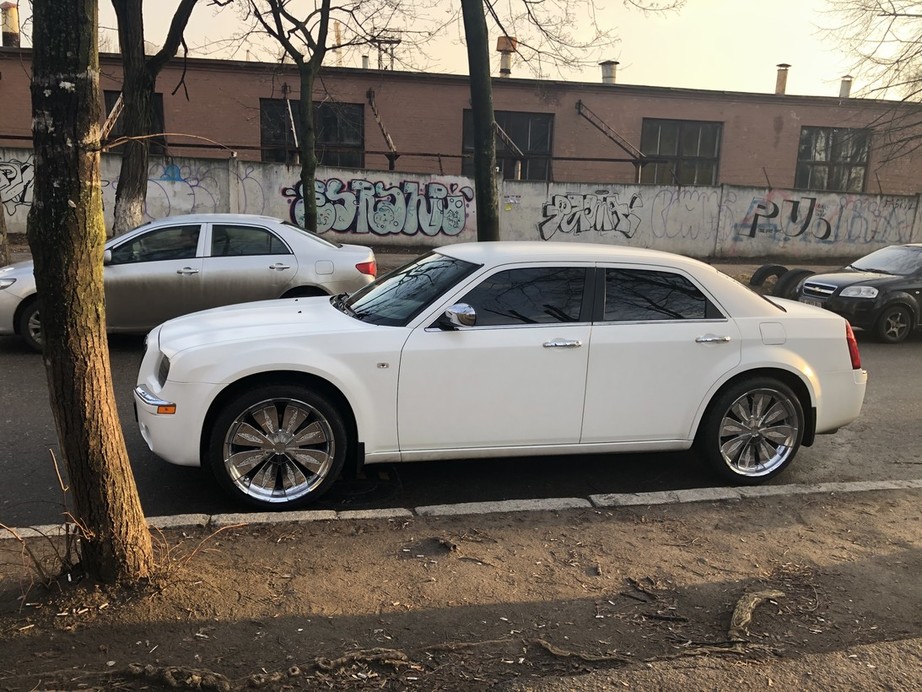 Chrysler 300C Белый  