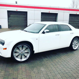 Chrysler 300C Белый - авто на весілля у Дніпрі - портфоліо 6