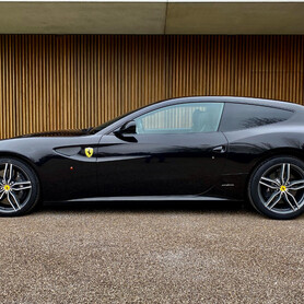 Ferrari FF - авто на весілля у Києві - портфоліо 1