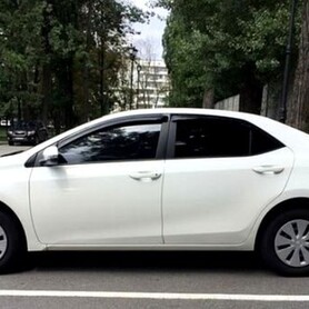 050 Toyota Corolla біла оренда на весілля - авто на весілля у Києві - портфоліо 3