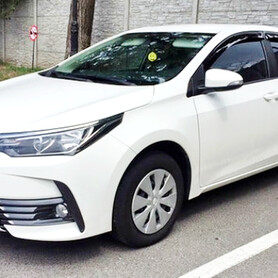 050 Toyota Corolla біла оренда на весілля - авто на весілля у Києві - портфоліо 2