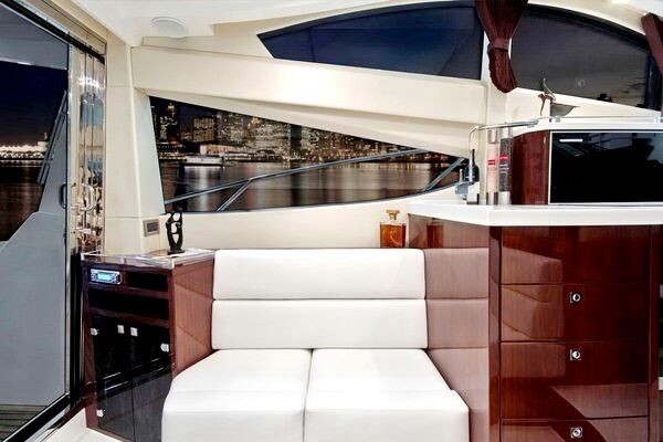 орендувати яхту Galeon 390 HTC 