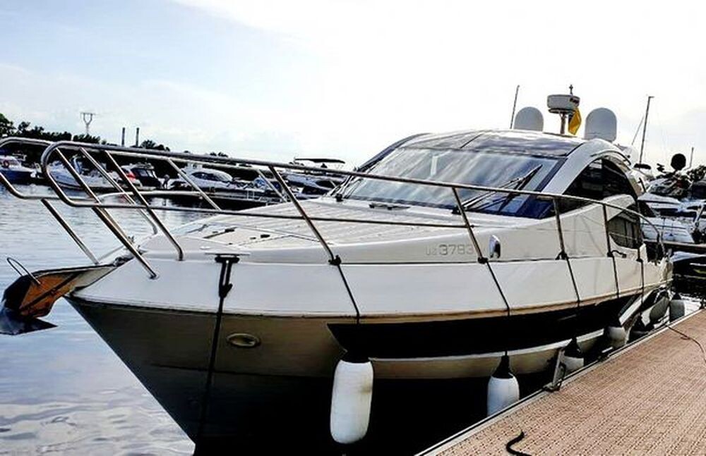орендувати яхту Galeon 390 HTC 