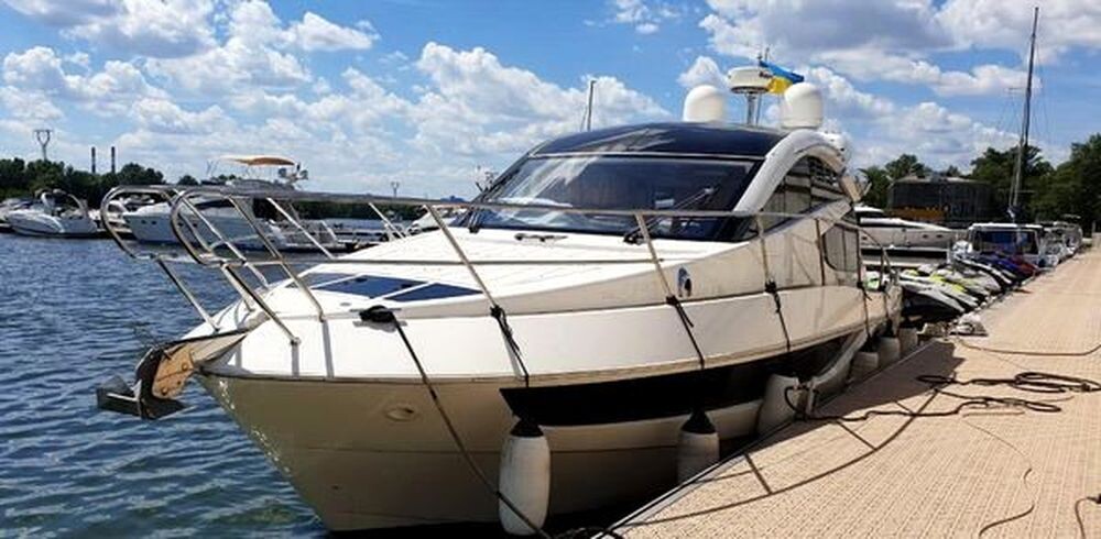 орендувати яхту Galeon 390 HTC 