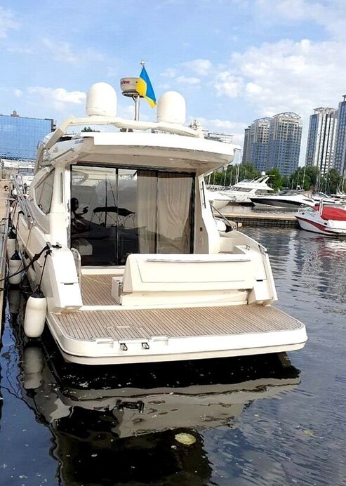 орендувати яхту Galeon 390 HTC 