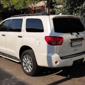 381 Toyota Sequoia оренда білий джип - авто на весілля у Києві - портфоліо 3