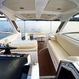 Чартерний катер Silver Craft 37 - авто на весілля у Києві - портфоліо 4