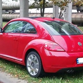 234 Volkswagen New Beetle червоний оренда прокат - авто на весілля у Києві - портфоліо 5
