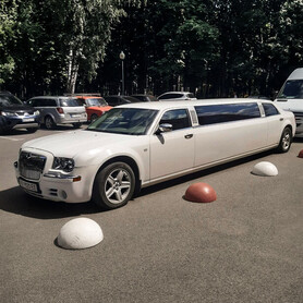 ЛИМУЗИН Chrysler 300 С - авто на весілля у Харкові - портфоліо 3