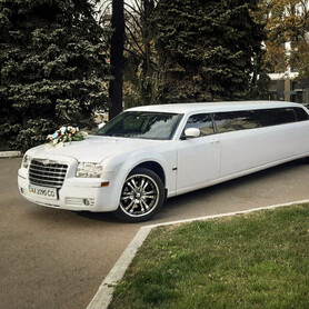 ЛИМУЗИН Chrysler 300 С - авто на весілля у Харкові - портфоліо 2