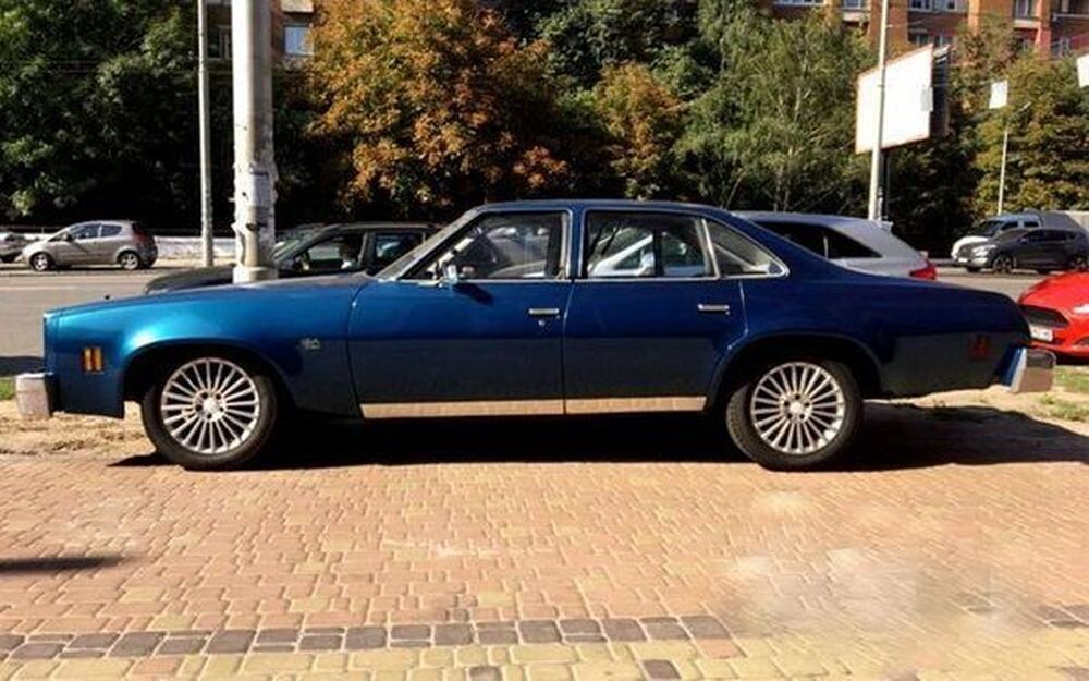 387 Ретро авто Chevrolet Malibu Classic blue 