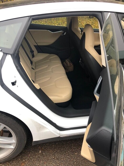 Tesla S 