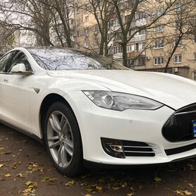 Tesla S - авто на весілля у Одесі - портфоліо 3