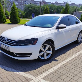 volkswagen passat b7 - авто на весілля у Маріуполі - портфоліо 4