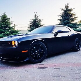 267 Dodge Challenger RT 2018 года 5.7 л оренда - авто на весілля у Києві - портфоліо 3